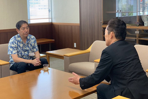 写真：8月2日茅ヶ崎市長を表敬訪問