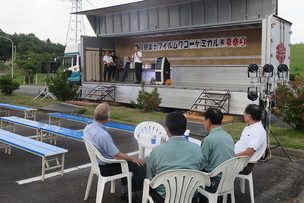 写真：8月23日祝辞を述べる町長