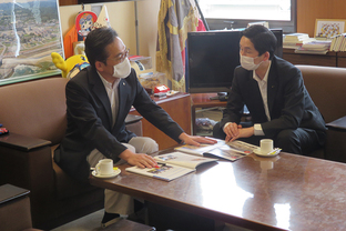 写真：6月18日真山議員と面談