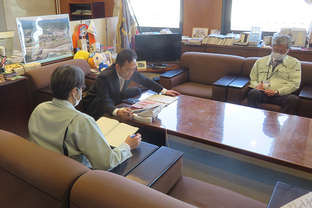 写真：5月1日若松議員と電話会議