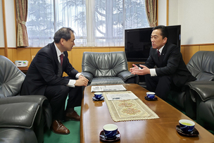 写真：1月10日福島工業高等専門学校を訪問し年始の挨拶の様子