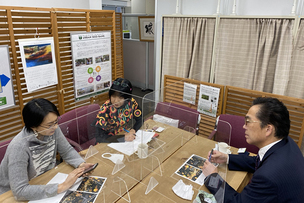 写真：NPO法人環境リレーションズ研究所　鈴木理事長と意見交換