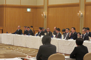 写真：1月10日評議会の様子