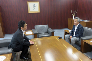 写真：6月21日畠山副社長表敬訪問の様子