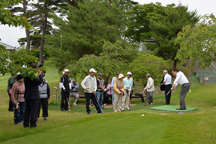 写真：6月28日始球式の様子