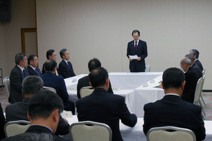 写真：2月24日「中間貯蔵施設に係る双葉8町村と県との協議」会議の様子