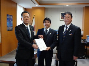 写真：2月5日文部科学大臣へ要望書提出