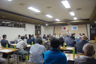 写真：11月17日公設商業施設整備事業説明会の様子