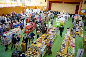 写真：特設大即売会・商品券販売会の様子