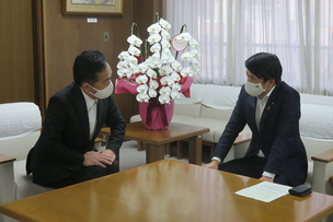 写真：柴橋正直岐阜市長を表敬訪問