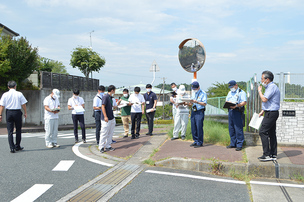 写真：通学路の合同点検