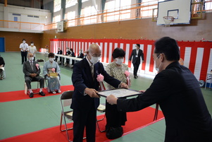 写真：表彰状贈呈の様子