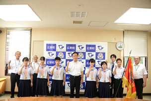 写真：広野中学校剣道部のみなさんと遠藤町長