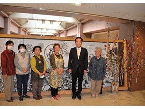 写真：和の会のみなさんと遠藤町長