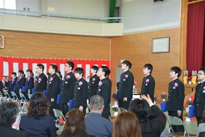 写真：思い出の校舎で広野中学校卒業式の様子