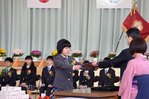 写真：広野小学校の修・卒業証書授与式の様子