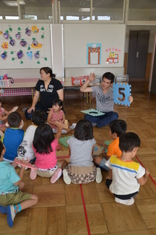 写真：広野幼稚園で英語の授業