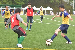 写真：MIKANカップ夏季フットサル大会の様子