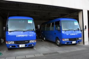 写真：新車に更新した2台の町民バス