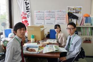 写真：国際フォーラムに参加する大学生インターン