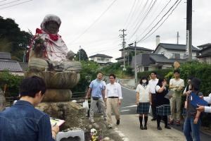 写真：まちあるきワークショップの様子