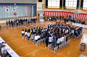 写真：広野小学校修・卒業証書授与式挙行の様子