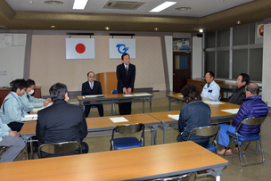 写真：選考委員会の様子