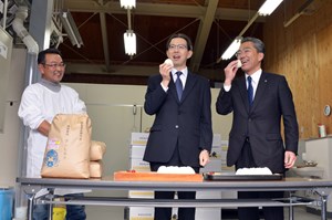 写真：内堀雅雄福島県知事視察の様子