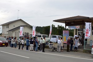 写真：プレミアム付ひろの商品券販売の様子