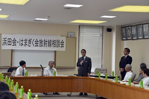 写真：伊藤忠彦環境副大臣が広野町を視察している様子