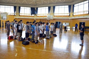 写真：広野中学校海外教育交流派遣事業出発式の様子