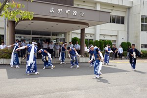 写真：じゃんがら念仏踊り披露の様子