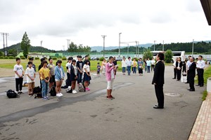 写真：8月16日海外教育交流派遣事業出発式