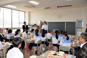 写真：7月19日文教施設視察の様子