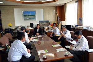 写真：6月14日合同企業説明会について協議