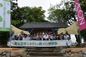 写真：6月15日鹿嶋神社境内に植樹