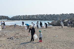 写真：6月3日ゴミ拾いの様子