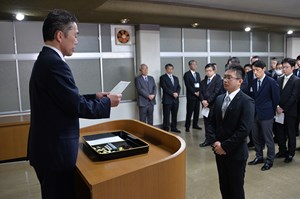 写真：4月2日職員辞令交付式・年度初め式