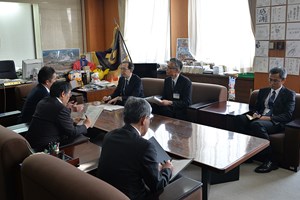写真：4月20日遠藤町長と懇談の様子
