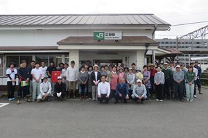 写真：広野駅環境美化清掃活動に参加されたみなさま