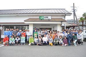 写真：野駅環境美化清掃活動に参加されたみなさま