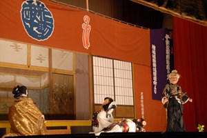 写真：檜枝岐歌舞伎公演の様子