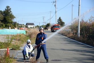 つなぎ放水訓練を実施