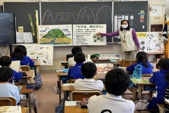 小学校で森林教室・木工教室を開催