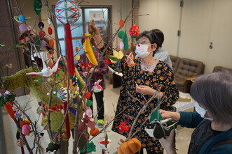 和の会によるつるし雛展示入替