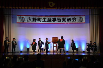 出演者によるステージ発表の様子