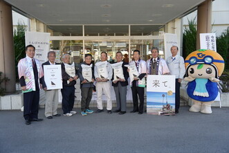 出発式に出席した関係者の皆さん