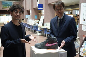 山崎晴太郎氏アート作品展示開始・除幕式