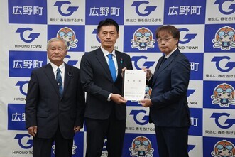 細野豪志復興大臣が来庁